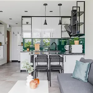 Superapart Saska 48a, Sleek 6th-floor With Balcony & Elevator Access Warszawa